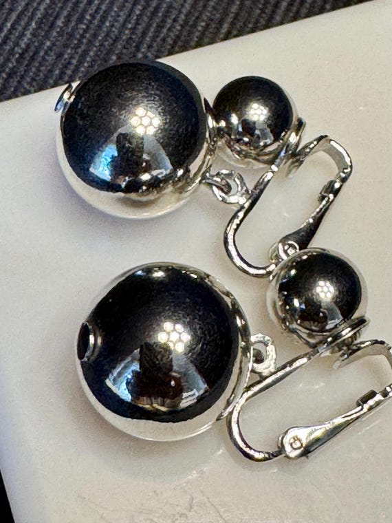 Signed Bergere Drop earrings - image 3