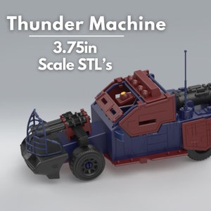 Könnte beinhalten: Ein 3,75 Zoll großes Modell eines futuristischen Fahrzeugs, die Thunder Machine, in dunkelblau und kastanienbraun. Das Fahrzeug hat einen großen Kanonen hinten, eine Käfig-artige Front und ein erhöhtes Fahrerhaus.