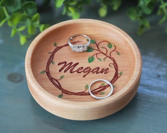 Personalized Ring Dish, Custom Name Jewelry Dish, Maple Wood Dish, Wood Ring Holder, Wedding Ring Holder, Anniversary Gift, Engagement Gift