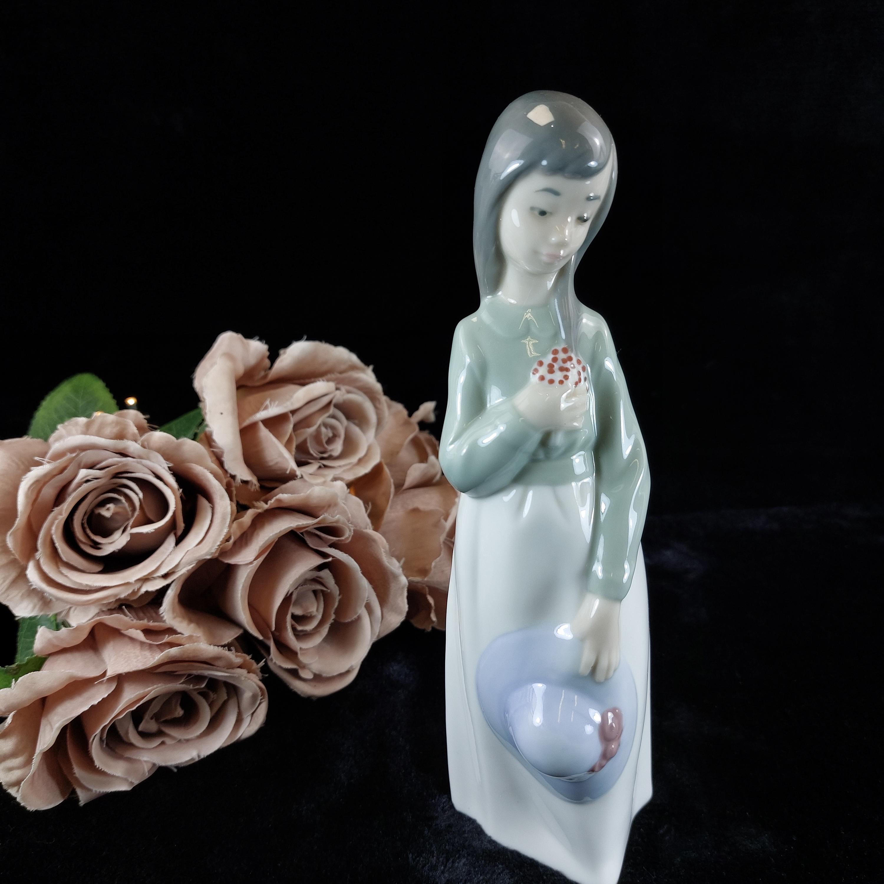 Nao girl flowers - Etsy 日本