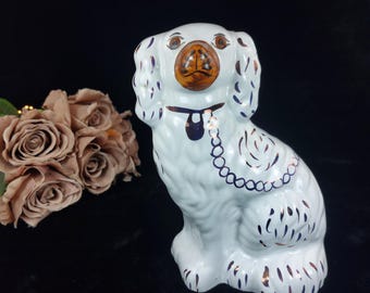 Antiker Porzellan Hund von Staffordshire | Weiß Glasierter Spaniel | 23 cm große viktorianische Keramik | Um 1850