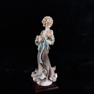 Florence Sculpture | Giuseppe Armani | Scent of Roses 1866C | Made in Italy 2003 | Lady with Roses Figurine - Original Box & COA