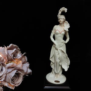 Giuseppe Armani podpisał FLORENCE 'Stepping Out' #1413F Figurka - 1999 Oryginalne pudełko + dokumenty, 11,25" Dama w bieli - MINT - Idealny prezent