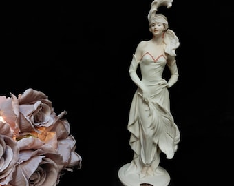 Giuseppe Armani signed FLORENCE 'Stepping Out' #1413F Figurine - 1999 Original Box + Papers, 11.25" Lady in White - MINT - Perfect Gift