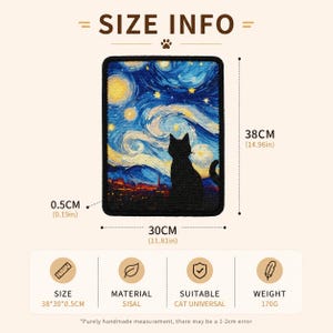 Puede incluir: Una alfombrilla rascadora rectangular para gatos con un estampado de cielo estrellado y la silueta de un gato negro. La alfombrilla mide 38 cm por 30 cm por 0,5 cm. Tiene un peso de 170 gramos. Las medidas aparecen en la imagen.