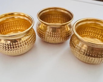 Set van 10 kleine messing Katori-kom: fijn gesneden ontwerp Prasad-offerte