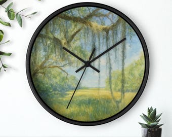 Reloj de pared - Acuarela con vista al pantano, decoración costera, reloj de playa de Edisto, regalo para casa frente al mar, arte de pared costero, reloj inspirado en la isla