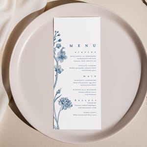 Plantilla de menú floral vintage azul, menú de boda azul polvoriento editable, menú de cena personalizado, descarga digital instantánea e imprimible