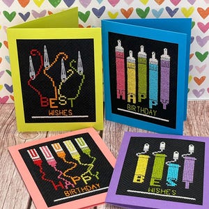 Diseños de cumpleaños y mejores deseos - Juego de 4 tarjetas de felicitación de punto de cruz hechas a mano - Incluye sobres