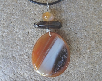 Agradecimento pela oferta - Cornalina, Ágata, Quartzo Fumê, colar com pingente em prata de lei, couro ou algodão encerado com fecho.