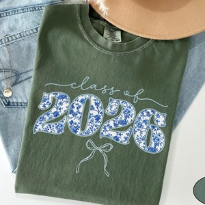 Custom Class of 2026 Shirt Coquette Senior Tshirt 2026 Senior Back To School Tee Personalized Graduation T-shirt Girl Floral Senior Mom Gift