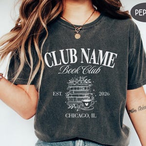 Camiseta personalizada Comfort Colors® para club de lectura con nombre personalizado, camiseta para mamá de club de lectura, camiseta para chica amante de la lectura, ideas de regalo para lectoras. Pepper