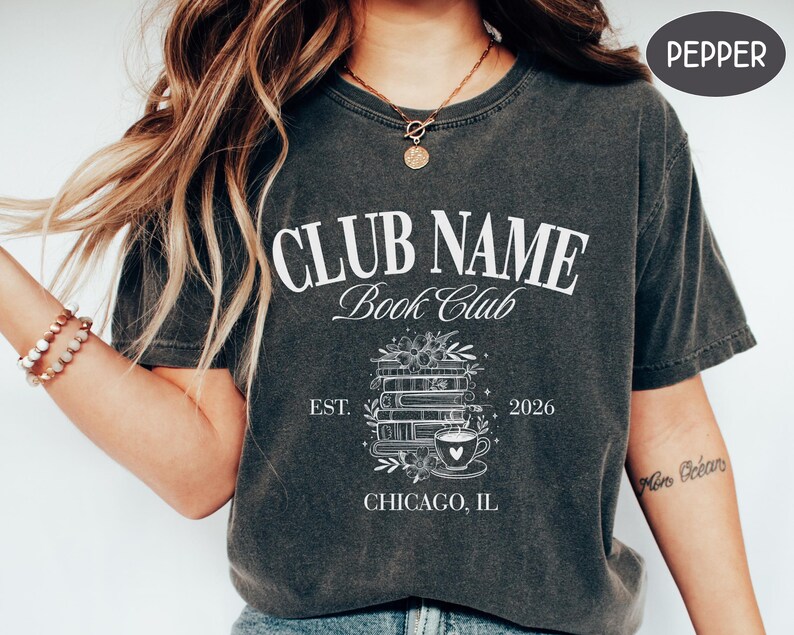 Camiseta personalizada Comfort Colors® para club de lectura con nombre personalizado, camiseta para mamá de club de lectura, camiseta para chica amante de la lectura, ideas de regalo para lectoras. Pepper