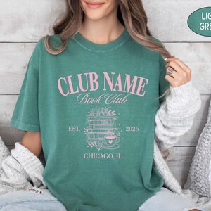 Camiseta personalizada Comfort Colors® para club de lectura con nombre personalizado, camiseta para mamá de club de lectura, camiseta para chica amante de la lectura, ideas de regalo para lectoras. Light Green