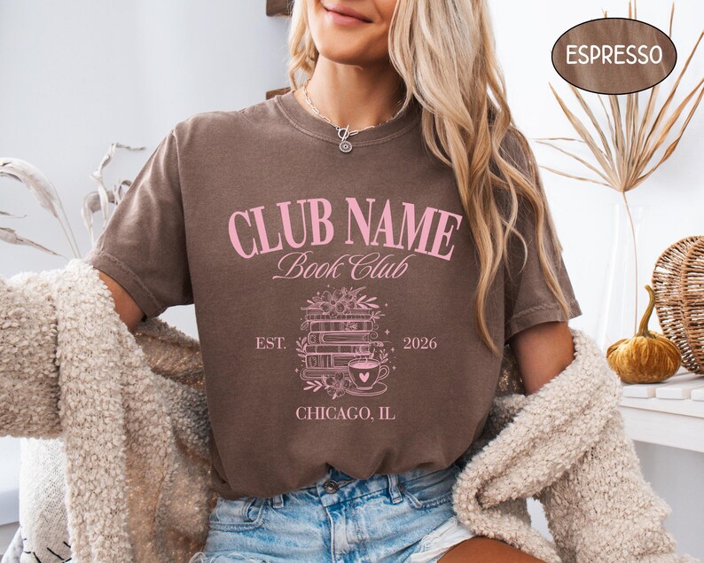 Camiseta personalizada Comfort Colors® para club de lectura con nombre personalizado, camiseta para mamá de club de lectura, camiseta para chica amante de la lectura, ideas de regalo para lectoras. imagen 1