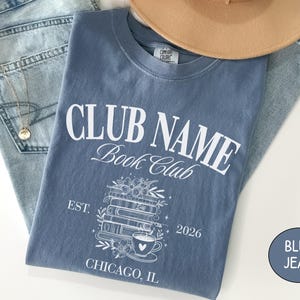 Camiseta personalizada Comfort Colors® para club de lectura con nombre personalizado, camiseta para mamá de club de lectura, camiseta para chica amante de la lectura, ideas de regalo para lectoras. Blue Jean