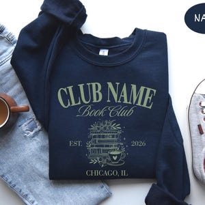 Camiseta personalizada Comfort Colors® para club de lectura con nombre personalizado, camiseta para mamá de club de lectura, camiseta para chica amante de la lectura, ideas de regalo para lectoras. Navy