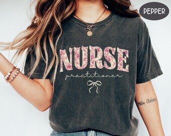 Camiseta de enfermera practicante, regalos de enfermera pediátrica para nuevos estudiantes de enfermería, sudadera floral de graduación de enfermera, futura enfermera de PEDS, cuello redondo.