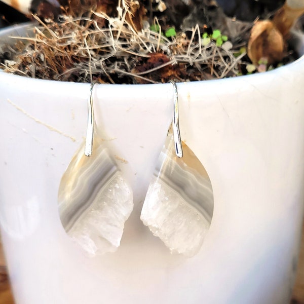 Des boucles d'oreille uniques et merveilleuses , shabby chics, avec cabochons en Agate druzy : "Frissons De Dentelle"