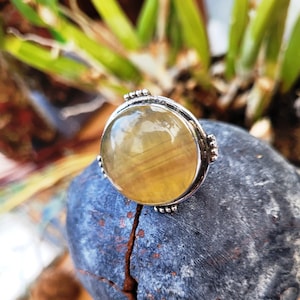 Bague de fiançailles vintage unique avec saphir vert taille ronde – Valley Rose