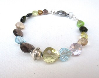 Hearts In Travel !!!! : a boho chic bracelet available with hearts in fine stones !!!!