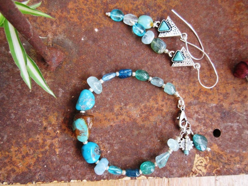 Songs Of The Sea for this romantic ornaments earrings and bracelet with precious stones ....