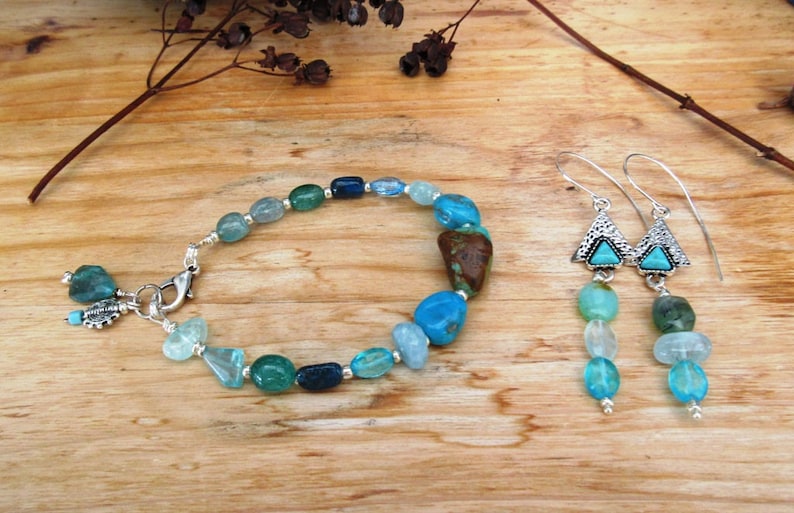 Songs Of The Sea for this romantic ornaments earrings and bracelet with precious stones ....