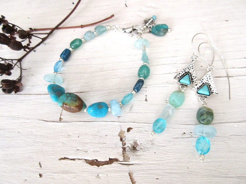 Songs Of The Sea for this romantic ornaments earrings and bracelet with precious stones ....