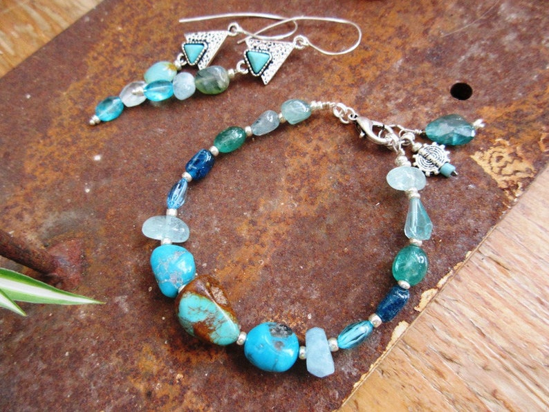 Songs Of The Sea for this romantic ornaments earrings and bracelet with precious stones ....