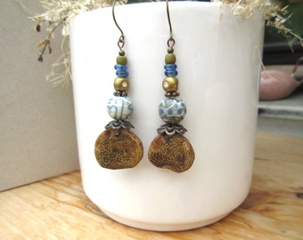 Organic vegetable earrings with these wonderful artisanal "lunar soil" ceramics: here "Mystical Tenderness"....