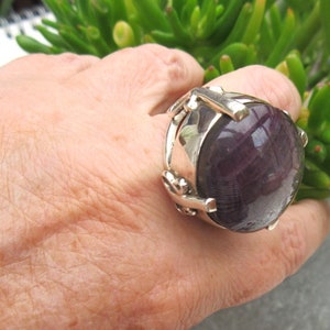 Du côté vintage : une imposante bague en argent massif 925 avec un splendide et rare cabochon rubis étoilé 25 mm diamètre image 8