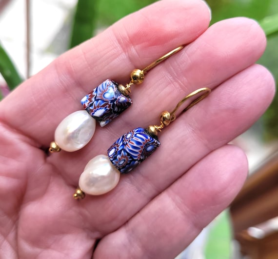 Des boucles d'oreille tribales avec perles vénitiennes antiques Millefiori , perles fines baroques : " Un Tendre Amour"