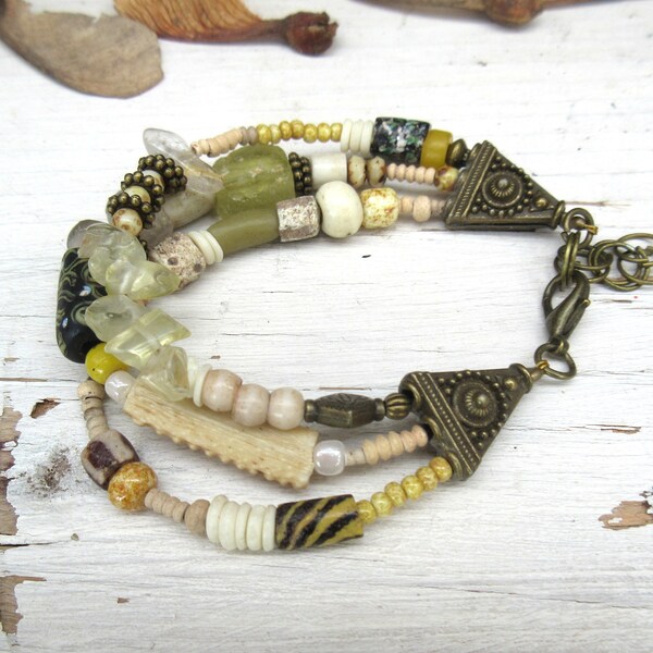 Un bracelet tribal 3 rangs avec citrine, African Trade beads; perles verre époque romane , pour la St Valentin ... : "Piqûres De Vie"