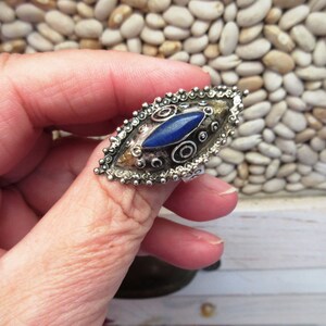For the Vintage side: an old Berber ring in sterling silver 925 with old lapis lazuli cabochon .. !!!!
