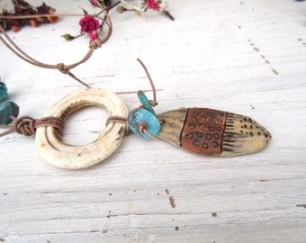 Un collier tribal rustique et primitif avec ancien coquillage rare de Nouvelle-Guinée : "Alvéoles Des Saisons" ....