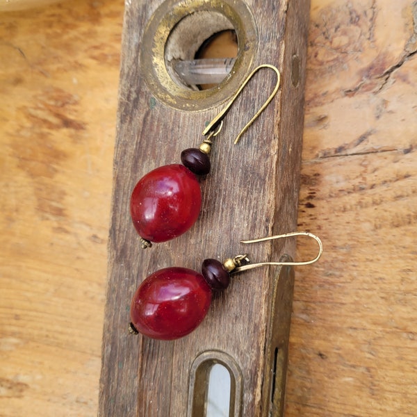 Minimalist earrings with old Duch Dogon gooseberry glass beads.... : "The Grace Of The Moment"