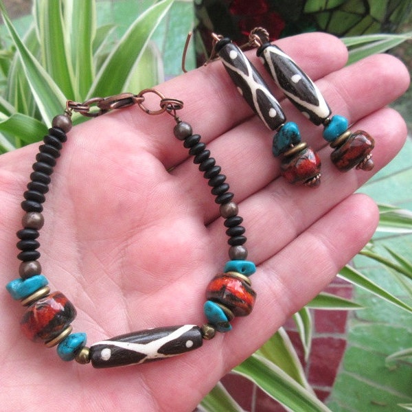 Une parure bracelet et BO avec turquoise et céramiques artisanales- cadeau pour elle : "Au Vent De l'Harmonie" ....