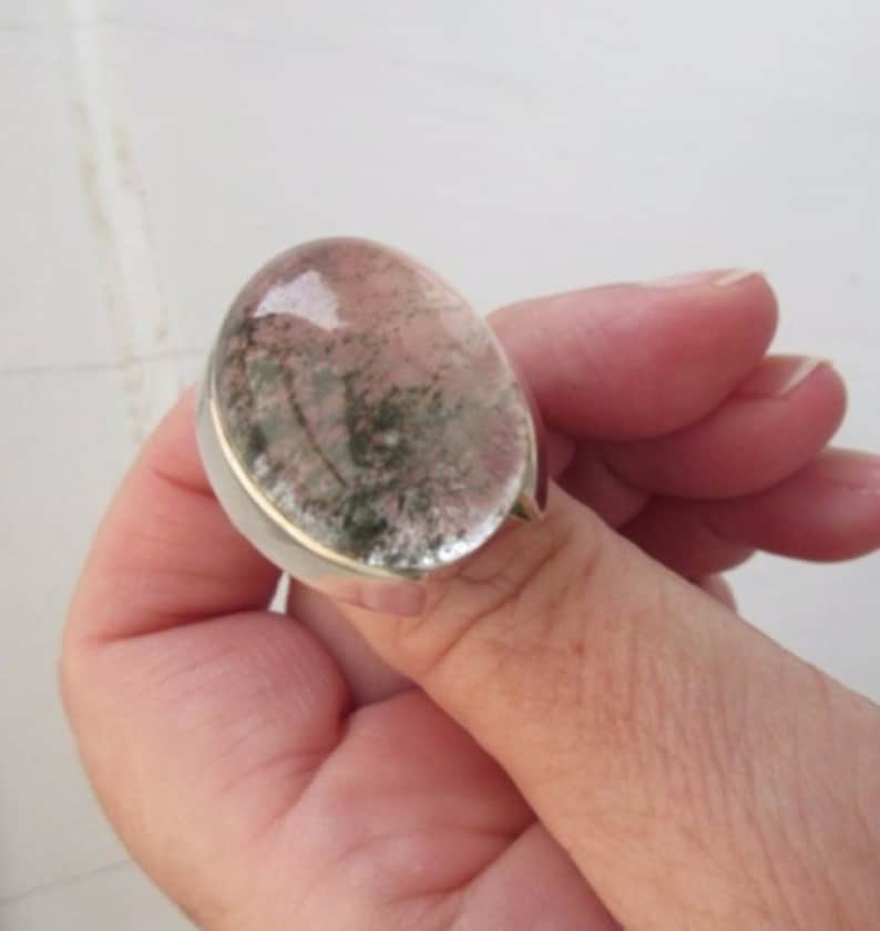A sterling silver ring 925 with a cabochon quartz lodolite .... for the vintage side !!!!