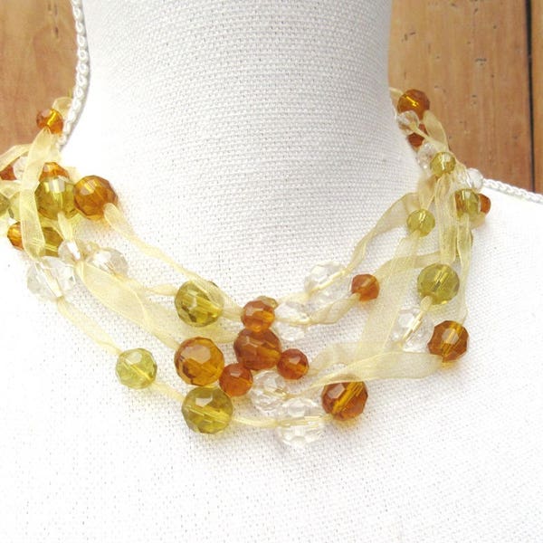 Un collier féerique, aérien avec 5 rangs de perles en quartz facetté sur organza : "Fantastiques Cabrioles "...