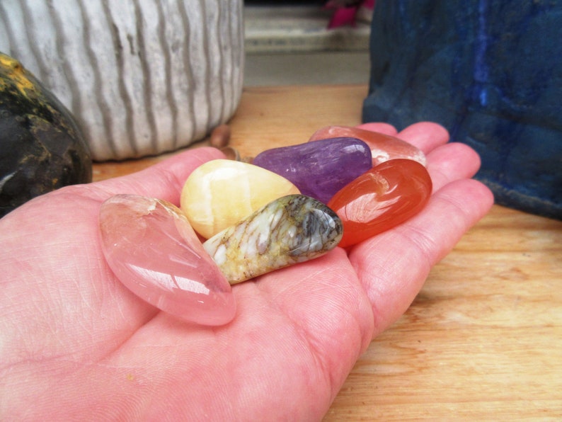 Kit de 6 piedras rodadas grandes: amatista, cuarzo rosa, cornalina, ópalo musgo, rodocrosita y piedra luna imagen 6
