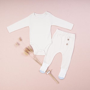 100% Organic Cotton Baby Bodysuit and Pants Set | Adorable Ribbed Design Baby Outfit | Newborn Breathable Clothes | Baby Shower Gift Wooden
