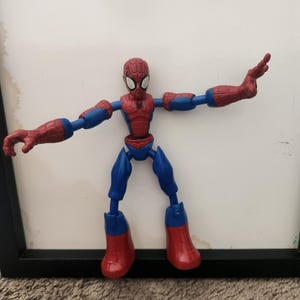 Marvel Spiderman Bend and Flex Action Figure Toy image 4