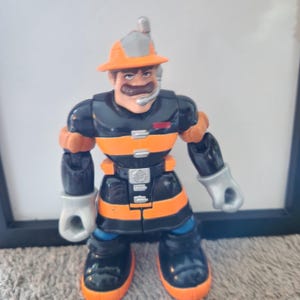 Figura vintage do bombeiro Billy Blazes, da Rescue Heroes, da Fisher Price, 1999