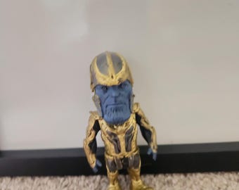 Hot Toys - Miniatura colecionável do Thanos de Vingadores: Guerra Infinita (10 cm)