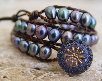 Echte parel drievoudige wrap, parel lederen wikkelarmband, Peacock parelarmband, multistreng armband, zwarte parelarmband, leer