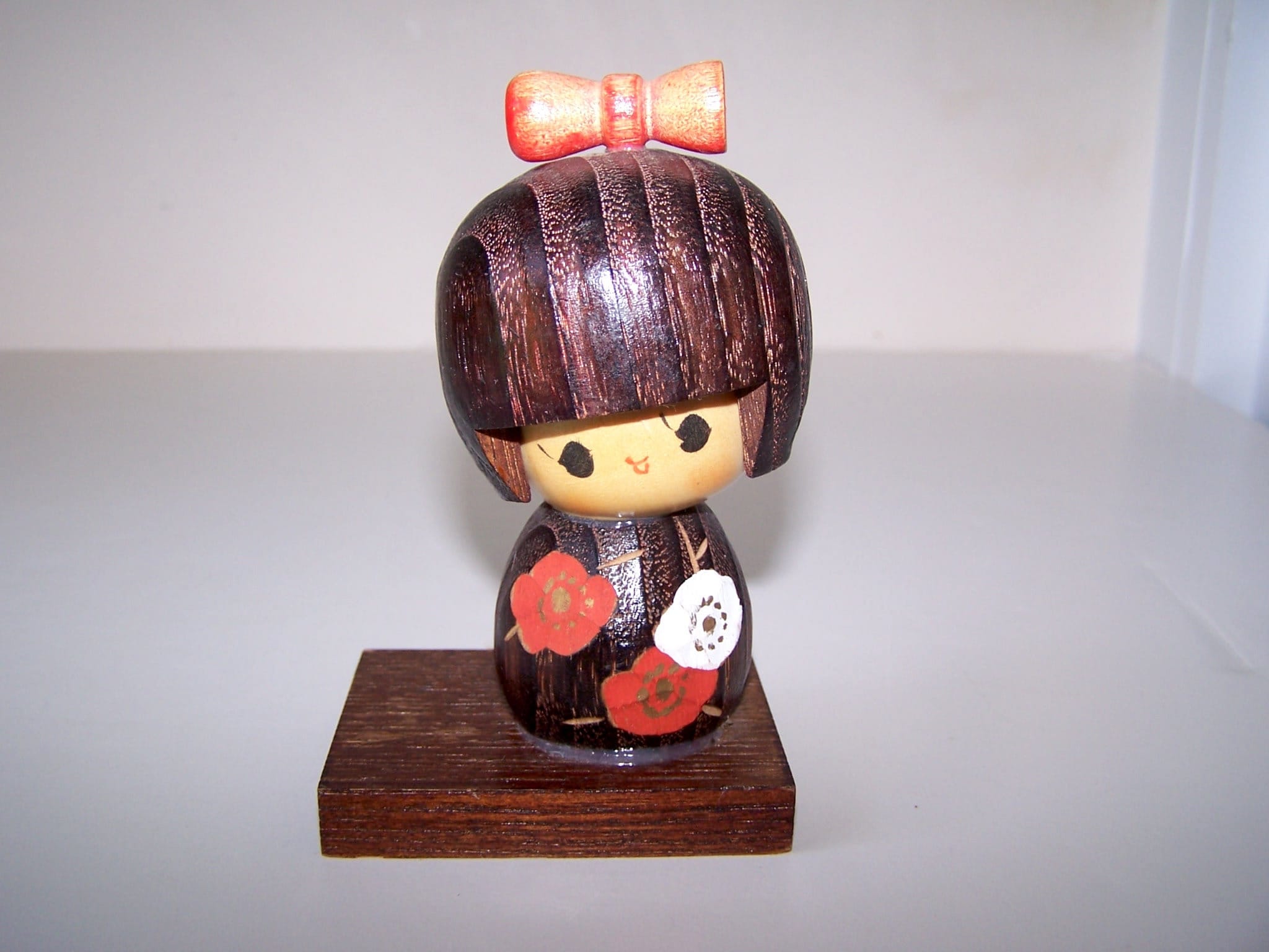 Vintage Japanese Hand Painted 4" Wooden Kokeshi Doll with Pink Flowers...