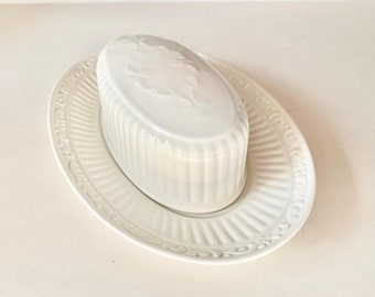 Mikasa Stoneware, Italian Countryside, Covered Butter Dish, Ribbed Design, Scrolly Band, Vintage, White on White, Creamy White