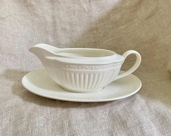 Mikasa Stoneware, Italian Countryside, Gravy Boat w Plate, Mikasa DD900, Creamy White, Ribbed Design, Scrolly Band, Vintage