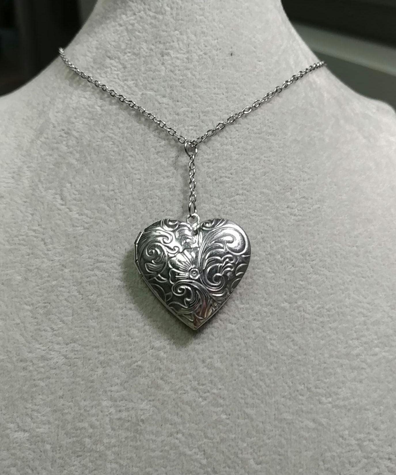 Heart Locket Heart Locket Necklace Non-tarnish Stainless-Steel Heart Locket Pendant Silver Heart Photo Frame Necklace Heart Pendant