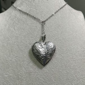 Heart Locket Heart Locket Necklace Non-tarnish Stainless-Steel Heart Locket Pendant Silver Heart Photo Frame Necklace Photo Heart Pendant